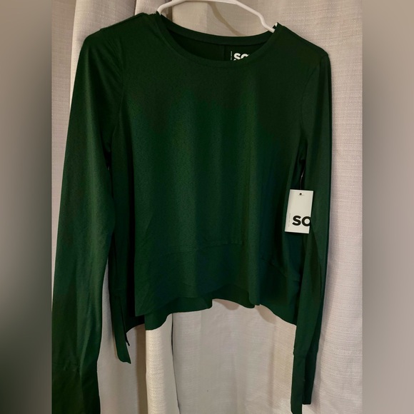 GREEN LONG SLEEVE SHIRT! NWT SO Light weight. Hunter green. - Picture 3 of 5